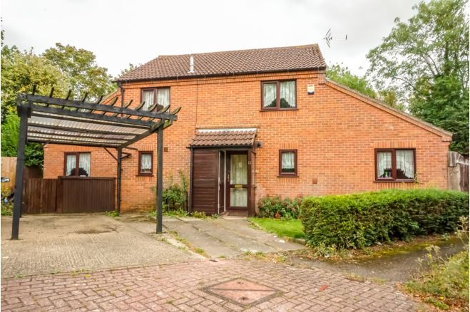 4 Bedroom Detached House For Sale In Honeypot Close