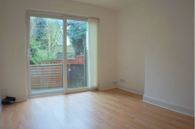 2 Bedroom Flat To Rent In Runnymede Colliers Wood Sw19 2rg