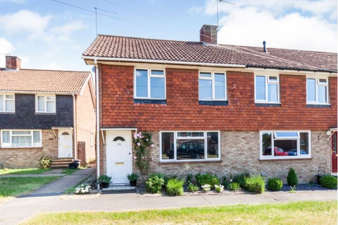2 Bedroom End Of Terrace House For Sale In Phoenix Avenue Wokingham Rg40 1pu