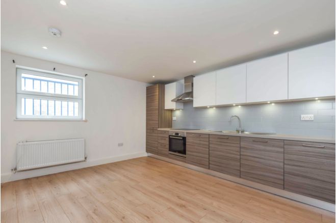 1 Bedroom Flat For Sale In 61a South Street Romford Rm1 1nl
