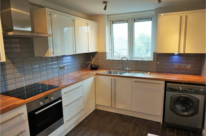 2 Bedroom Flat To Rent In Brighton Road Sutton Sm2 5bt