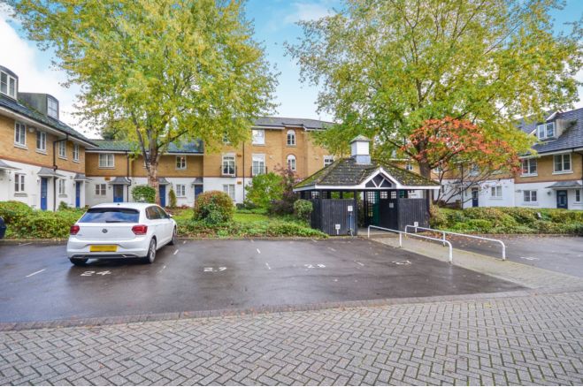2 Bedroom Ground Floor Flat To Rent In Arlott Court Banister Park